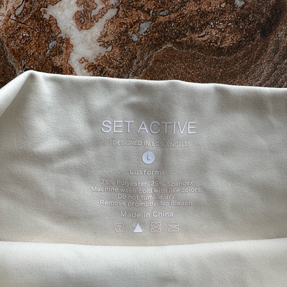 SET ACTIVE WHITE NEVER WORN BIKER SHORTS - Picture 2 of 2